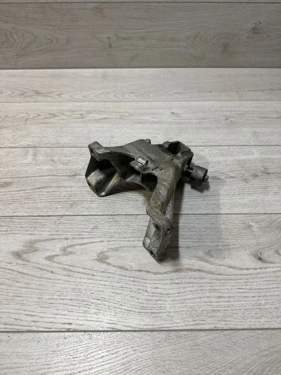 Engine mounting bracket 6870608 – BMW 3 Series F30 F35 F31 (2012-2018)