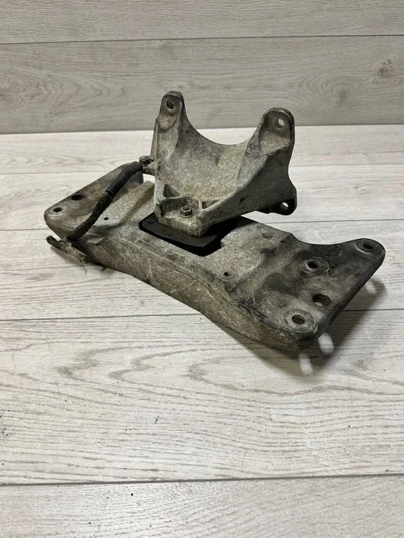 Gearbox mounting bracket – BMW 6 Series F12 F13 (2010-2018)