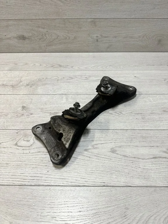 Gearbox mounting bracket – BMW 1 Series F20 F21 (2011-2019)
