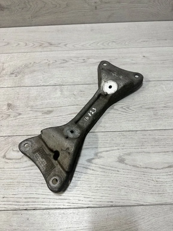 Gearbox mounting bracket – BMW 1 Series F20 F21 (2011-2019)