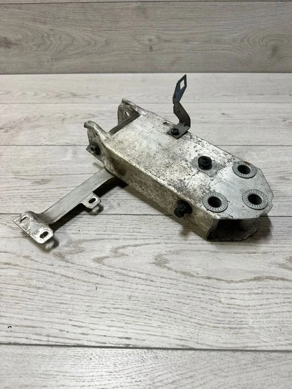 Front bumper mounting bracket – BMW 5 Series F10 F11 (2009-2016)