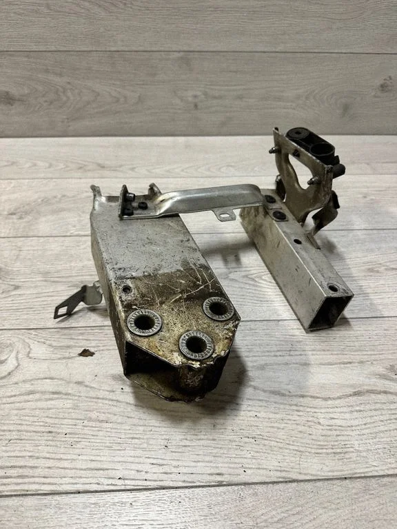 Front bumper mounting bracket – BMW 5 Series F10 F11 (2009-2016)