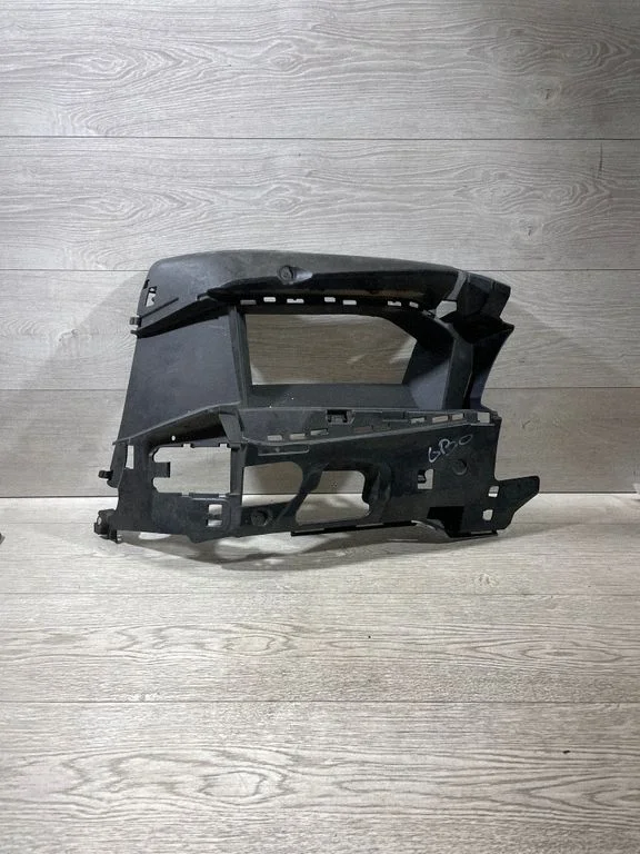 Priekšējā bampera turētājs 8064977