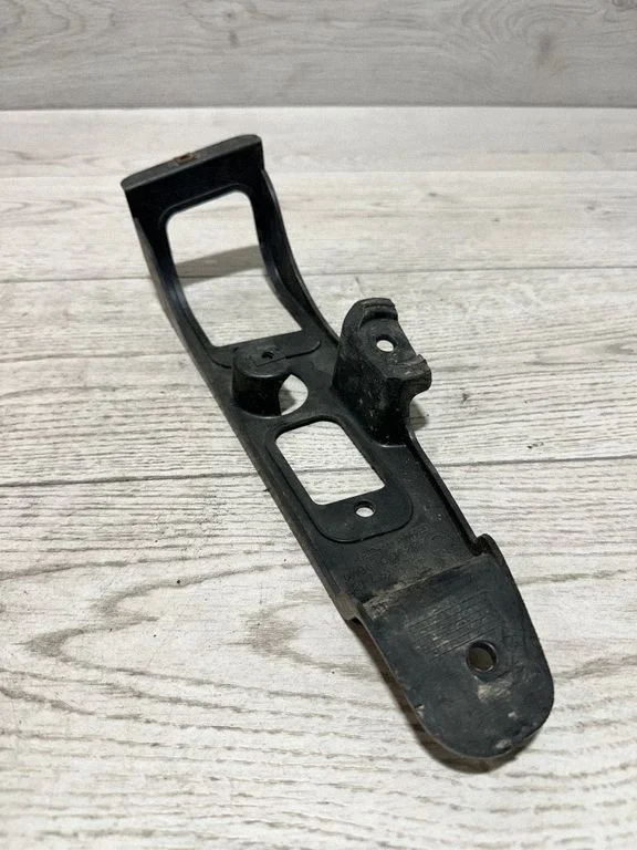 Tagumise kaitseraua kinnitusklamber – BMW X3 E83 (2003-2010)