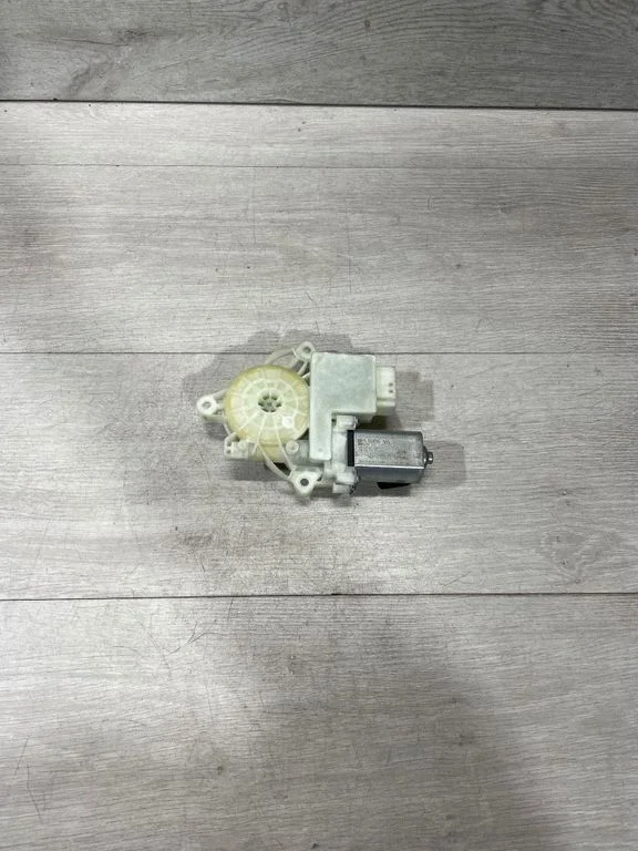 Front door window regulator motor 8495865