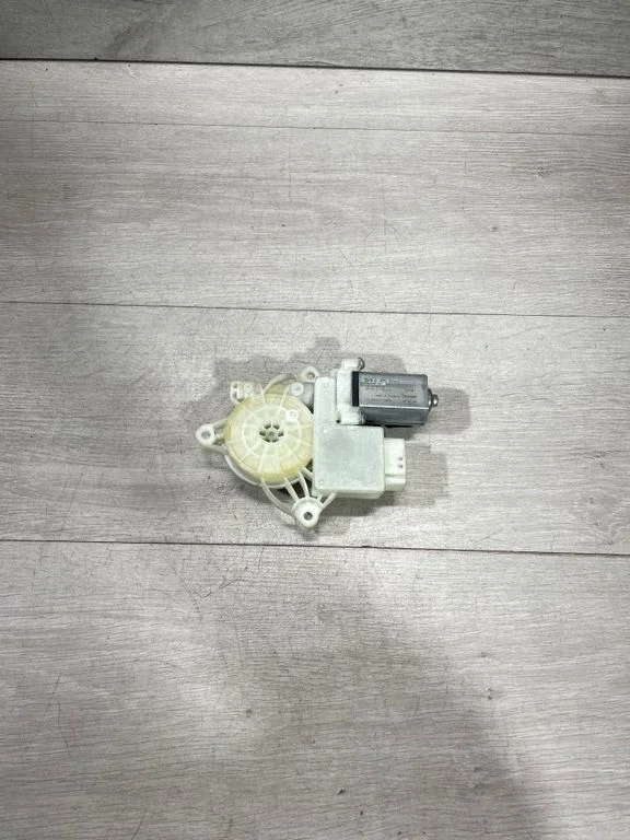 Front door window regulator motor 8495866