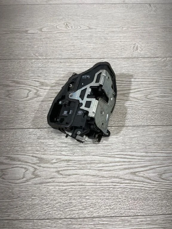 Zamek drzwi tylnych – BMW Seria 3 E90 E91 (2005-2012)