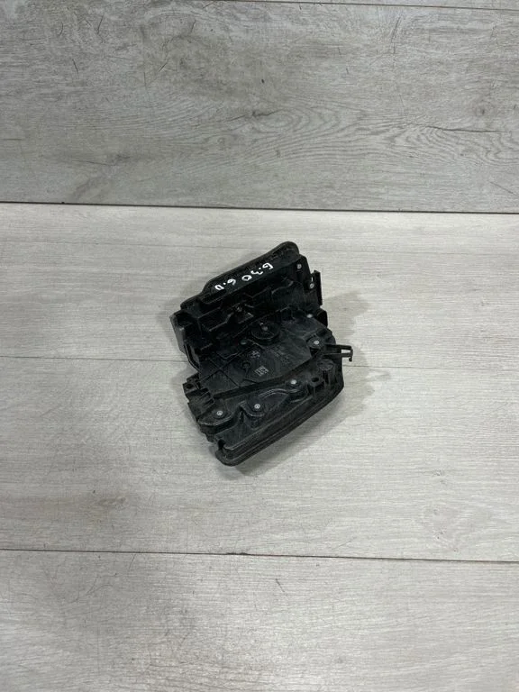 Aizmugurējo durvju slēdzene – BMW 5. sērija G30 G31 G38 (2016-)