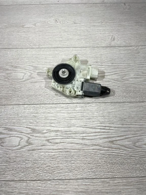 Rear door window regulator motor – BMW 7 Series G11 G12 (2015-2022)