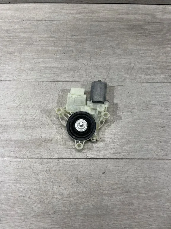 Rear door window regulator motor 9450070 – BMW X6 G06 (2019-)