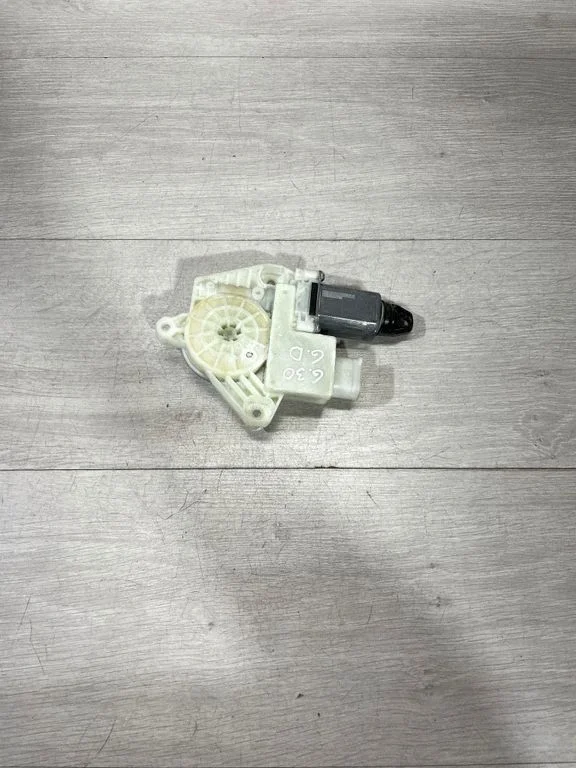 Aizmugurējā loga pacēlāja motoriņš 7455084