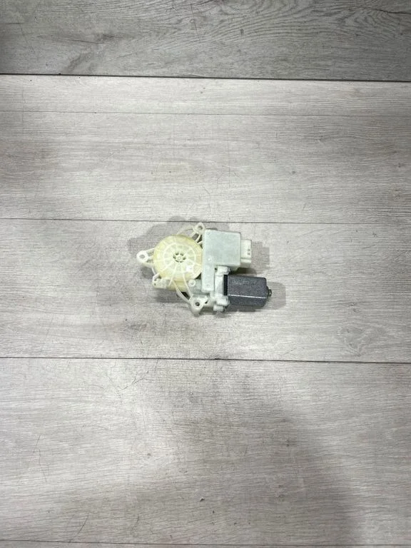 Rear door window regulator motor 8495868