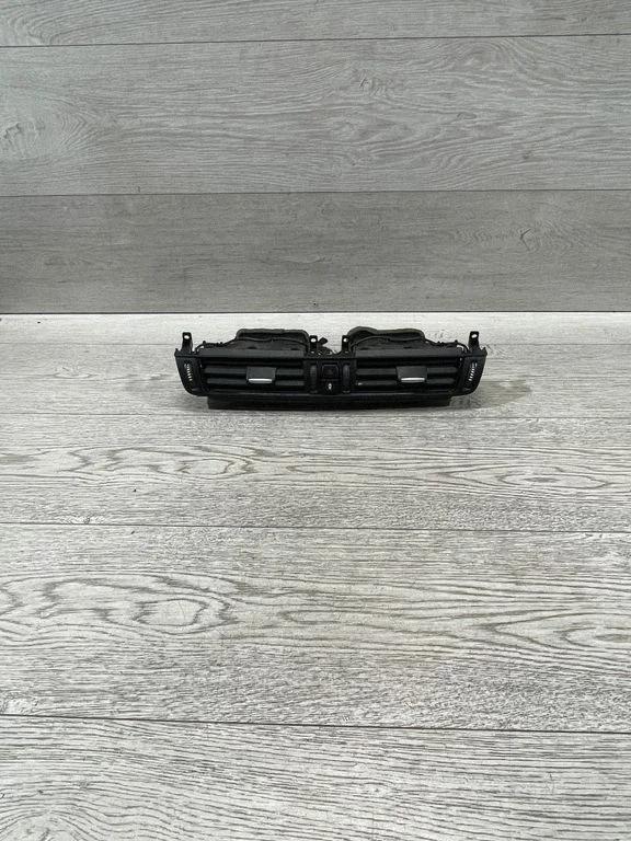 Dash center air vent grill 9252648 – BMW X5 F15 (2013-2017)