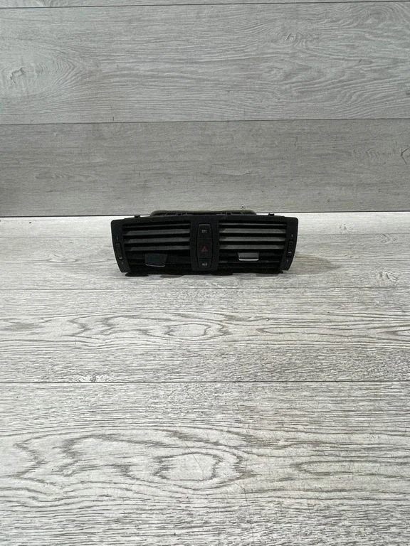 Dash center air vent grill – BMW 1 Series E81 E87 (2004-2011)