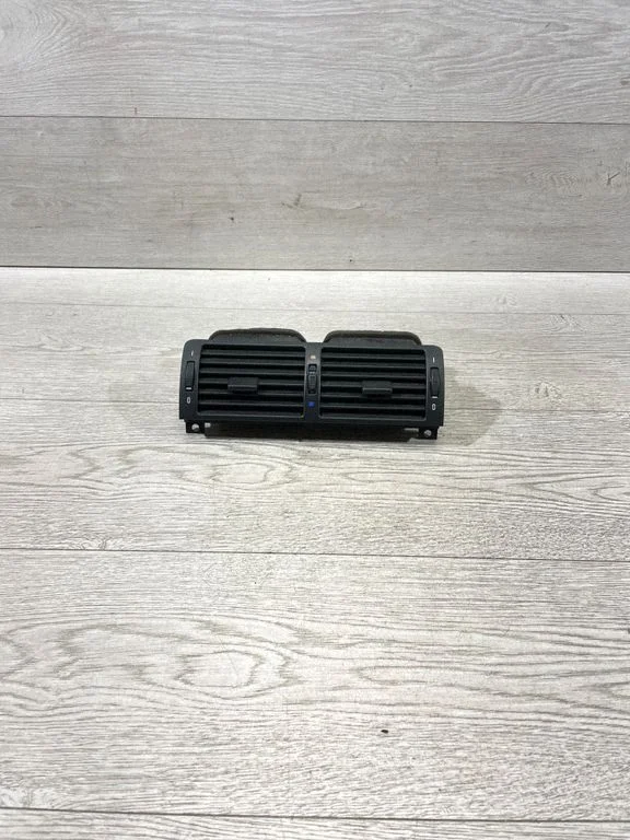 Armatuurlaua keskmine õhutusrest – BMW 3-seeria E46 (1998-2005)