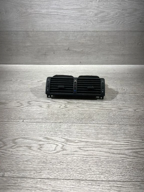 Armatuurlaua keskmine õhutusrest – BMW 3-seeria E46 (1998-2005)