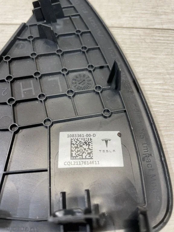 Dashboard side end trim 108336100D – Tesla Model 3 (2017-)