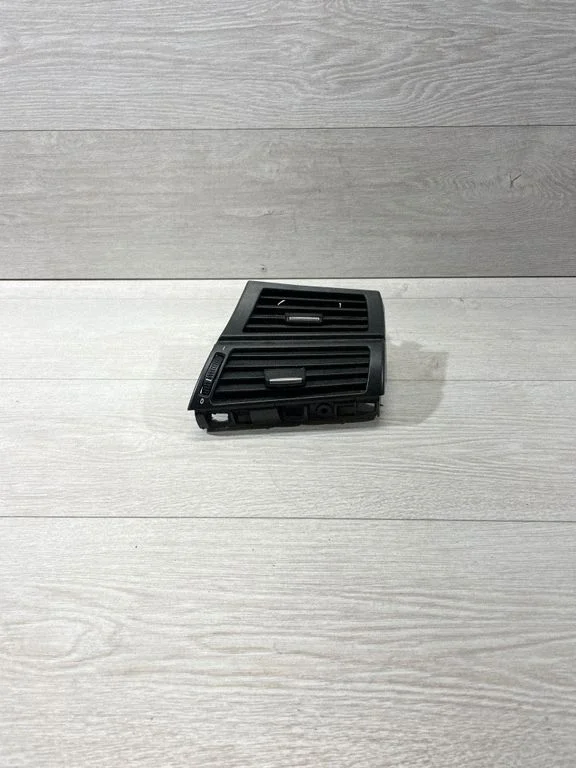Dashboard side air vent grill/cover trim 9227768 – BMW X5 E70 (2006-2013)