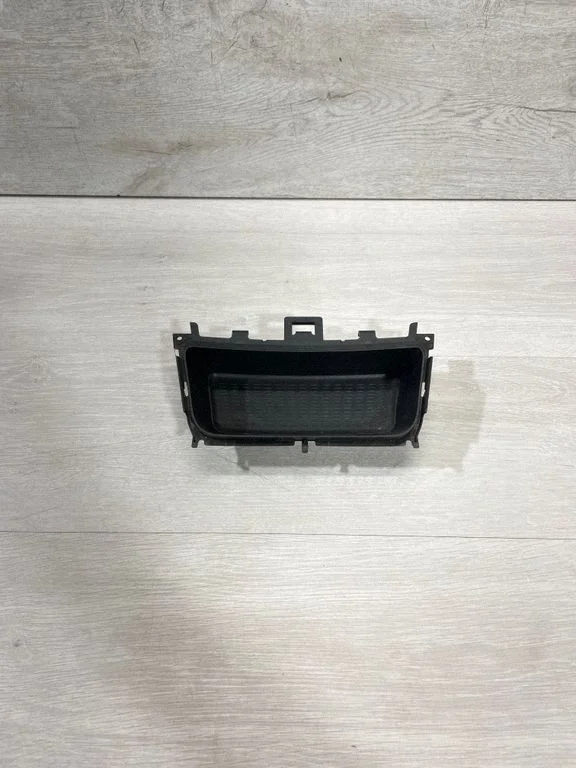 Centrālās konsoles cimdu nodalījums 7136190