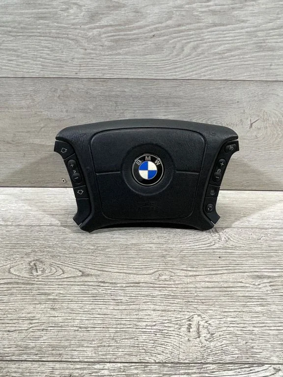 Steering wheel airbag