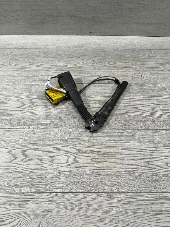 Front seatbelt buckle 7213564 – BMW 3 Series E90 E91 (2005-2012)