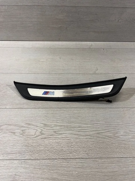 Aizmugurējā sliekšņa apdare (iekšējā) 8064905