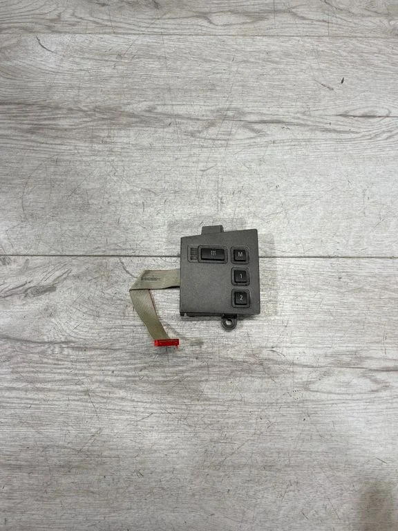 Seat memory switch 6918402