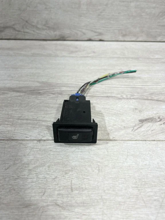 Seat heating switch 157998 – Mazda 6 (2002-2008)