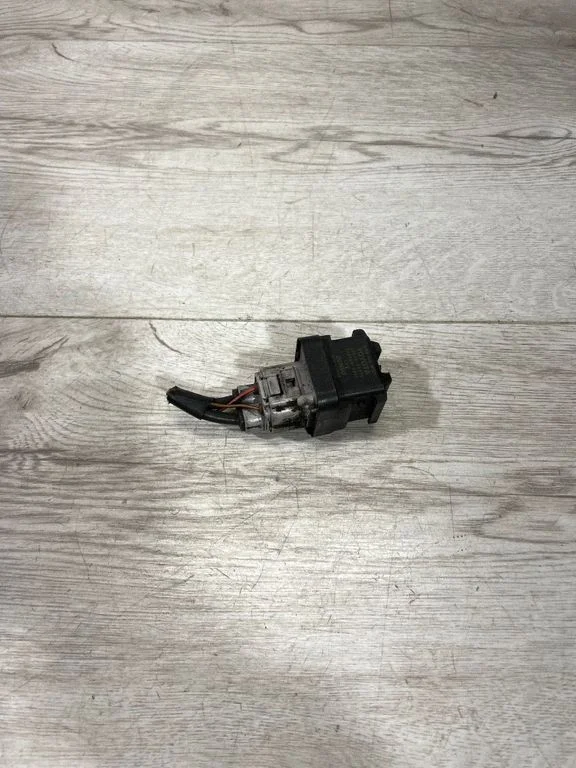 Glow plug pre-heat relay 2861067010 – Toyota Auris 150 (2006-2012)