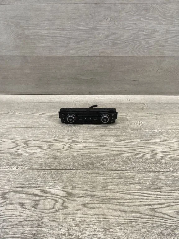 Gaisa kondicioniera/klimata/sildītāja vadības bloks (salonā) – BMW 3. sērija E90 E91 (2005-2012)