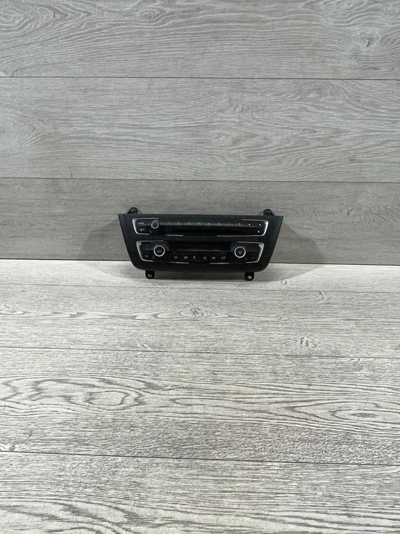 Gaisa kondicioniera/klimata/sildītāja vadības bloks (salonā) – BMW 3. sērija F30 F35 F31 (2012-2018)