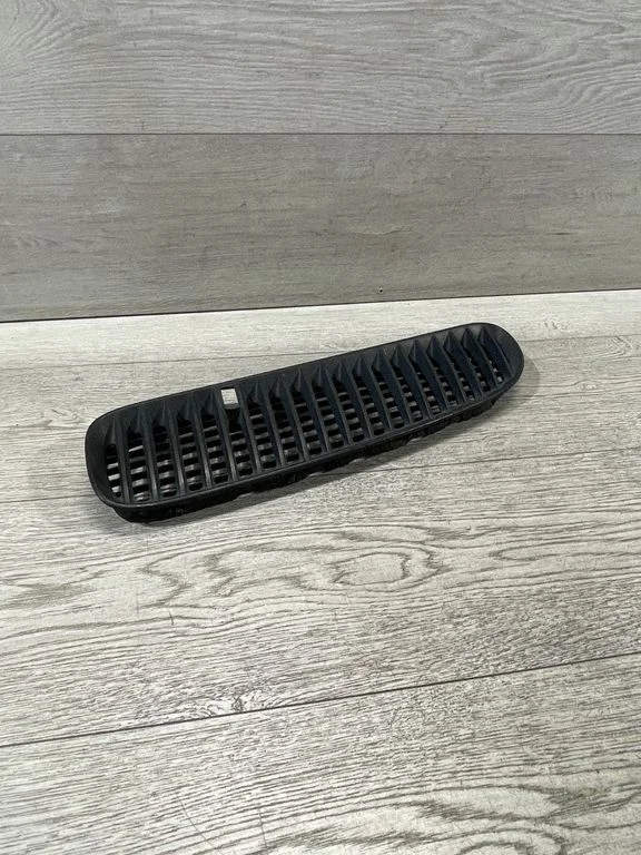 Grotelės dangčio plokštumoje