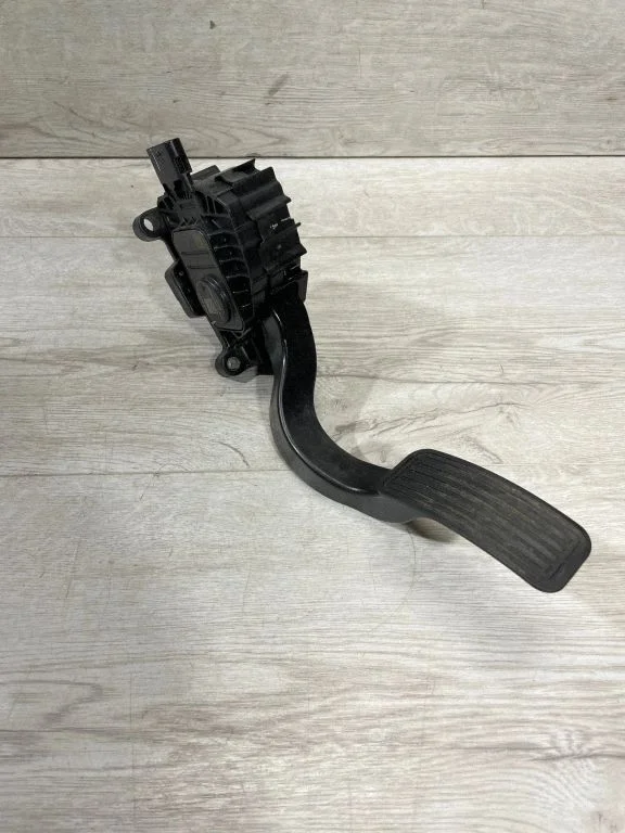 Accelerator throttle pedal 1011298 – Tesla Model 3 (2017-)
