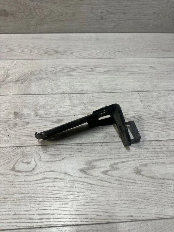 Radiatoru paneļa kronšteins – BMW 3. sērija E90 E91 (2005-2012)