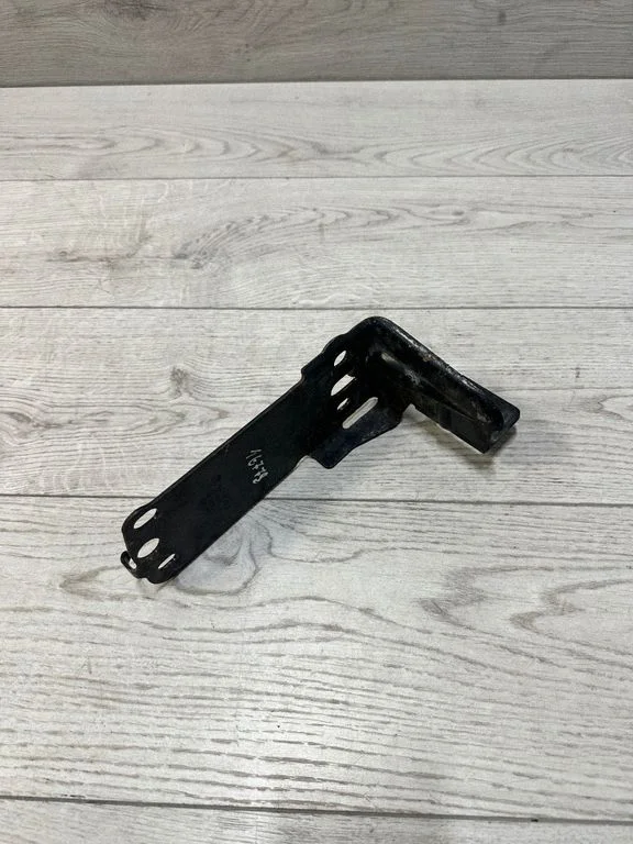 Radiatoru paneļa kronšteins 7117811