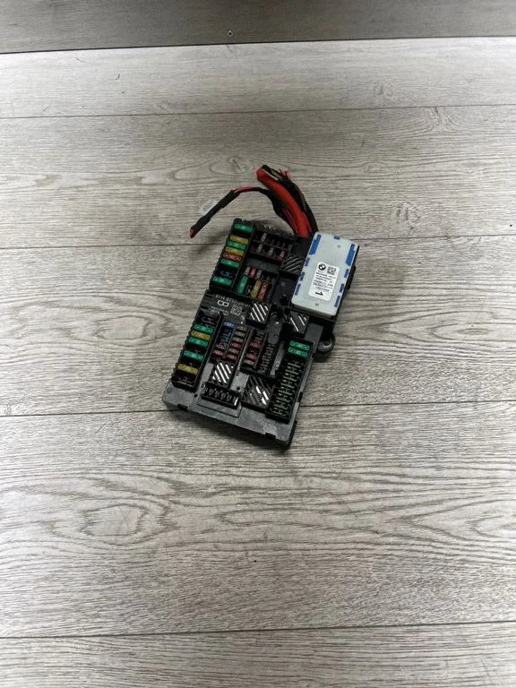 Drošinātāju bloks – BMW 5. sērija G30 G31 G38 (2016-)