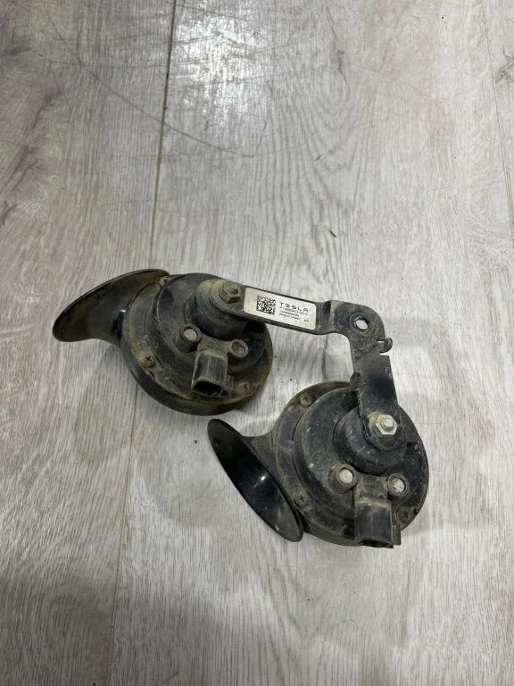 Horn signal 148694300A – Tesla Model 3 (2017-)