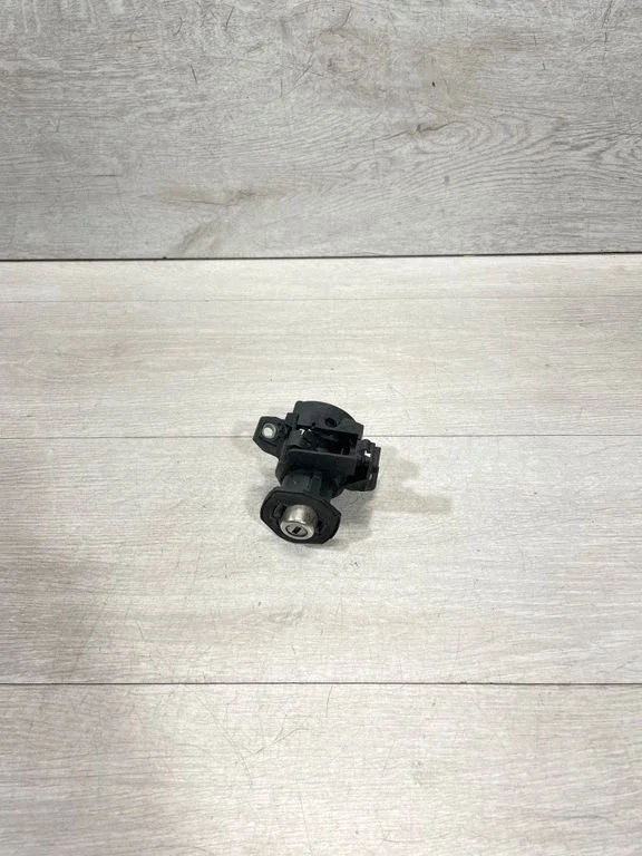 Tailgate exterior lock 7167321