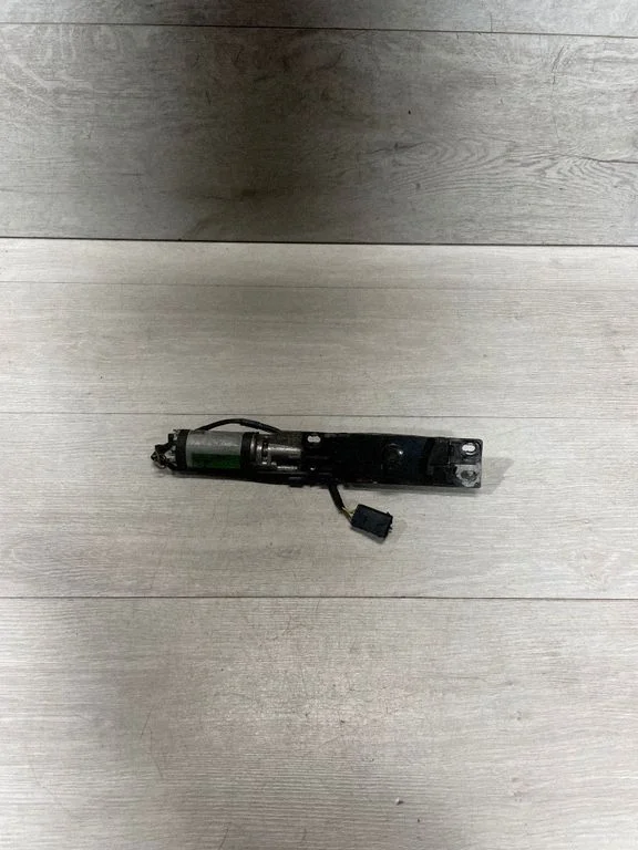 Tailgate boot lock/latch motor – BMW 7 Series E38 (1993-2001)
