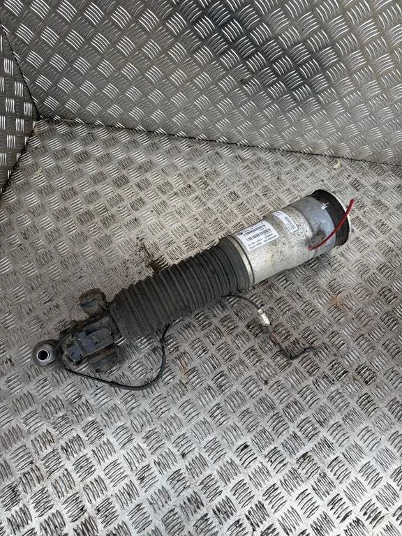 Amortyzator tylny (zawieszenie pneumatyczne / hydrauliczne) – BMW Seria 7 F01 F02 F03 F04 (2008-2016)