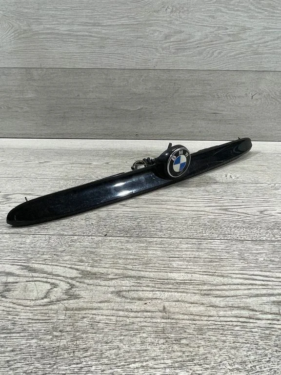 Trunk door license plate light bar – BMW 3 Series E46 (1998-2005)