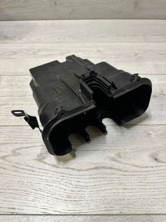 Mootori juhtploki hoidik – BMW 5-seeria F10 F11 (2009-2016)