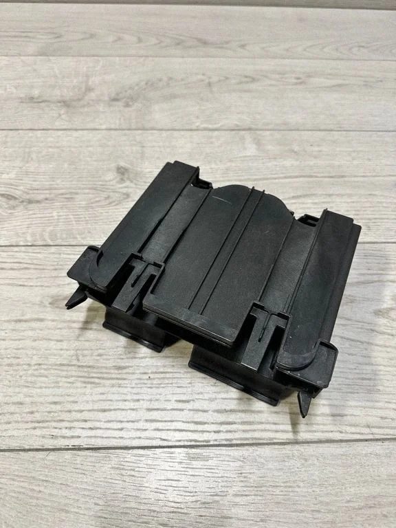 Mootori juhtploki hoidik – BMW 3-seeria F30 F35 F31 (2012-2018)