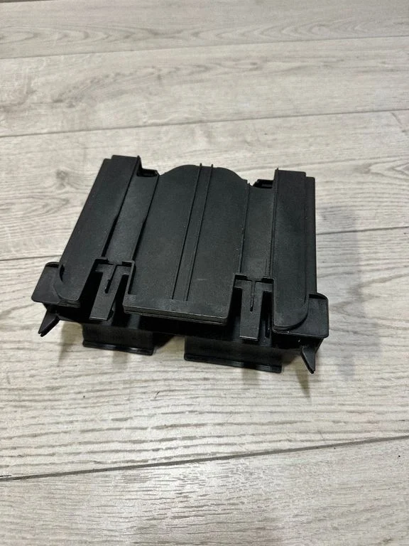 Mootori juhtploki hoidik – BMW 1-seeria F20 F21 (2011-2019)