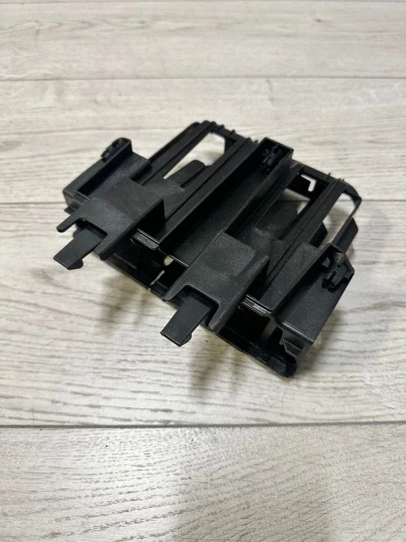 Variklio valdymo bloko dėžė
