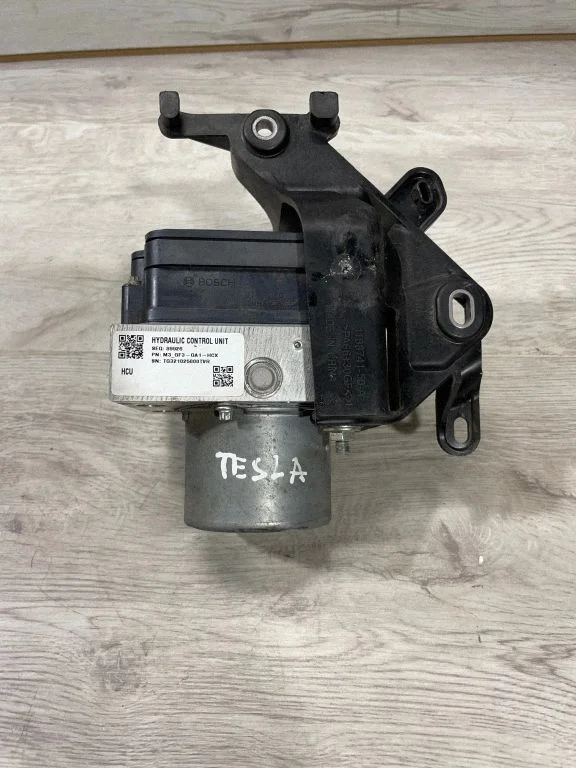 ABS block 104474500B – Tesla Model 3 (2017-)