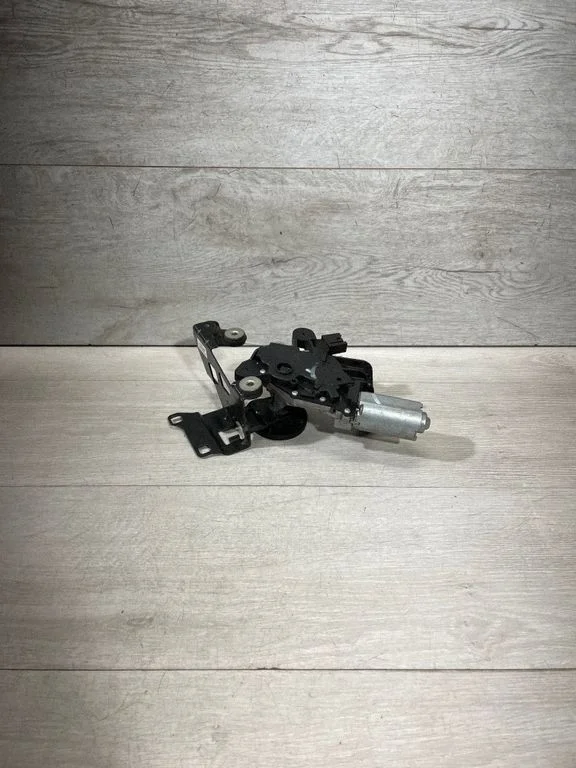 Rear window wiper motor – BMW 3 Series E90 E91 (2005-2012)