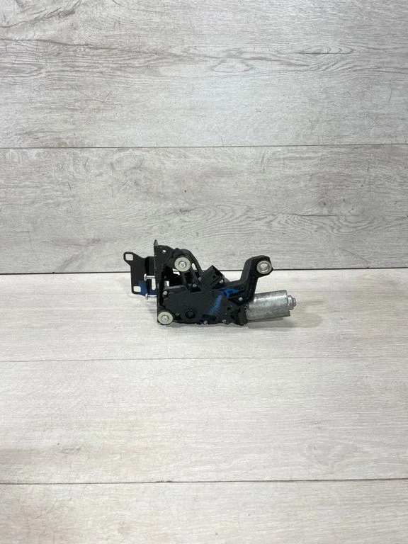 Rear window wiper motor – BMW 5 Series E60 E61 (2004-2010)