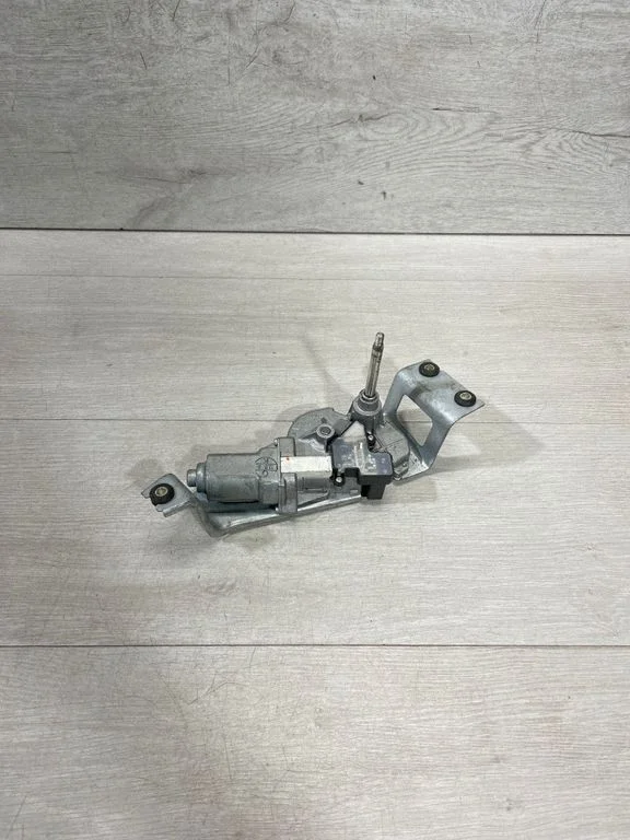 Aizmugurējā stikla tīrītāja motoriņš – BMW 1. sērija F20 F21 (2011-2019)