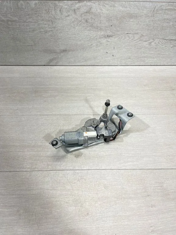 Aizmugurējā stikla tīrītāja motoriņš – BMW 1. sērija F20 F21 (2011-2019)